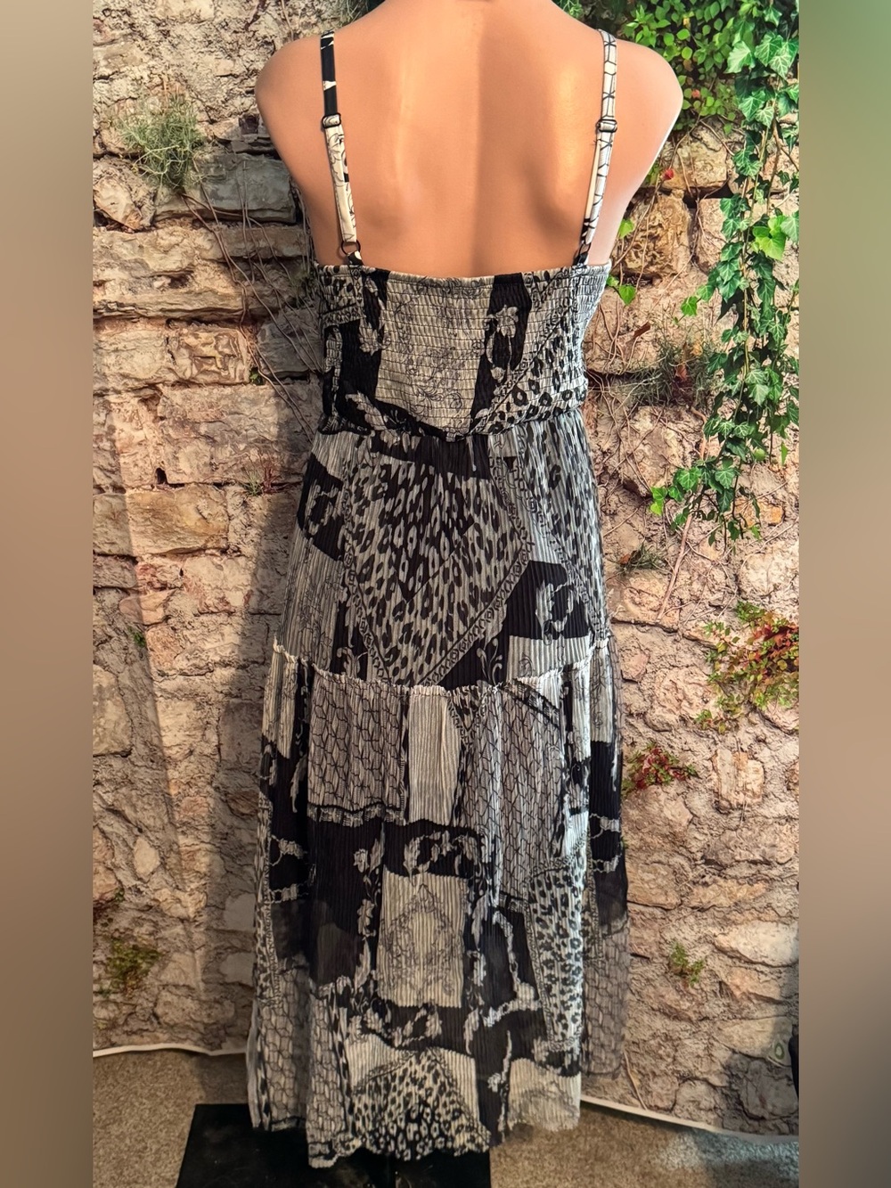 Lapis Black and White Abstract Floral Animal Printed V-Neck Flowy Maxi Dress - Picture 3 of 4